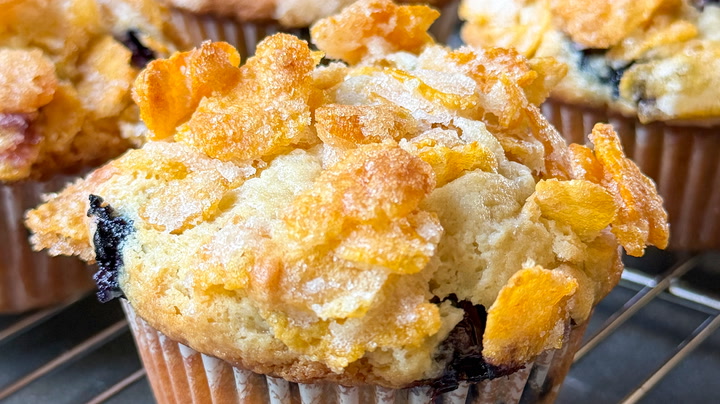 How to Make Blueberry Cornflake Muffins