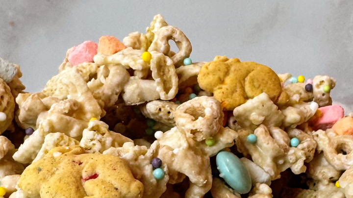How to Make Bunny Bait Snack Mix