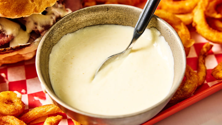 How to Make Copycat Horsey Sauce