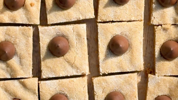 How to Make Peanut Butter Blossom Bars