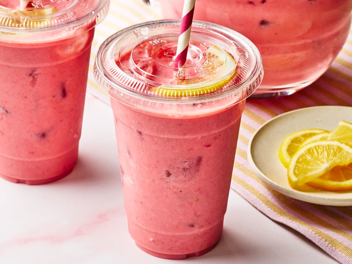 How to Make Creamy Strawberry Lemonade