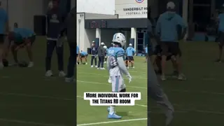 Building chemistry with the QBs. #tennesseetitans #runningbacks #tonypollard #tyjaespears #nfl