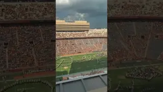 The #Vols Pay Tribute To Dolly Parton In Their Halftime Show 🧡 #TennesseeVols #DollyParton #cfbnews