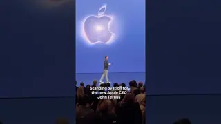 Standing ovation for the new @apple CEO John Ternus!