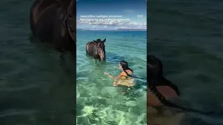 ❣️ It's still the height of summer in Sardinia so Chiara & Bentu take advantage by going swimming