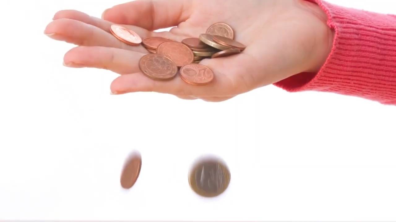 Avoid these money drains | Advice from Warren Buffett